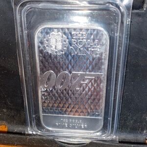 The Royal Mint 007 Silver Bar